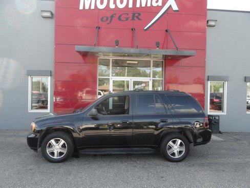 Used 2008 Chevrolet TrailBlazer LT w/ Sun And Sound Package image 2