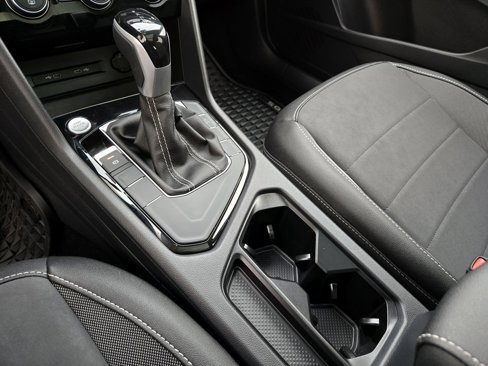 New 2024 Volkswagen Taos SE image 14