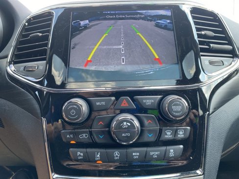 Used 2022 Jeep Grand Cherokee Laredo X image 15