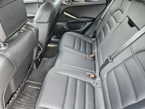 Certified 2025 Porsche Macan image 38