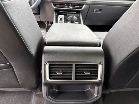 Used 2024 Volkswagen Atlas Cross Sport SE image 17