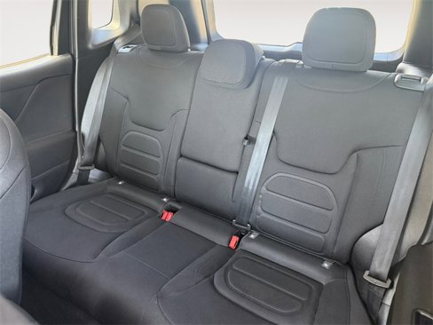 Used 2020 Jeep Renegade Latitude w/ Cold Weather Group image 13