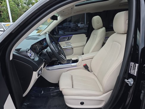 Used 2021 Mercedes-Benz GLB 250 4MATIC w/ Premium Package image 19