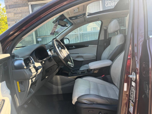 Used 2017 Kia Sorento SX image 11