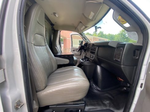 Used 2017 Chevrolet Express 3500 image 16