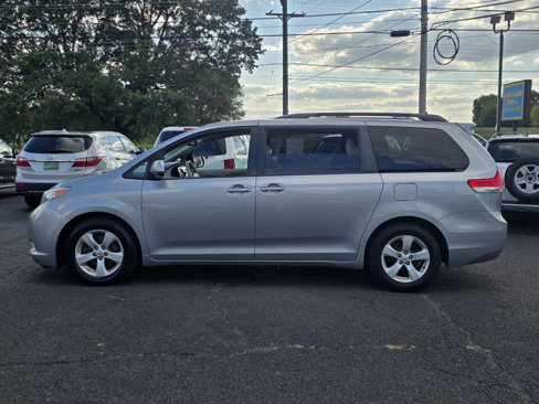 Used 2013 Toyota Sienna LE image 4