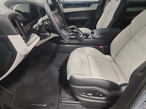 New 2025 Porsche Cayenne image 16