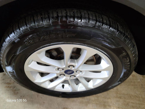Used 2020 Ford Escape SE image 13