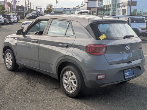 Certified 2023 Hyundai Venue SE image 4