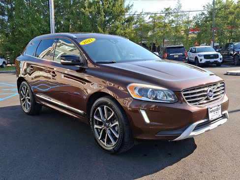 Used 2017 Volvo XC60 T6 Dynamic w/ Preferred Option Package image 3