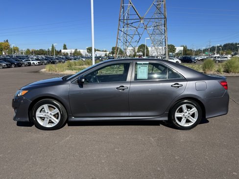 Used 2014 Toyota Camry L image 4