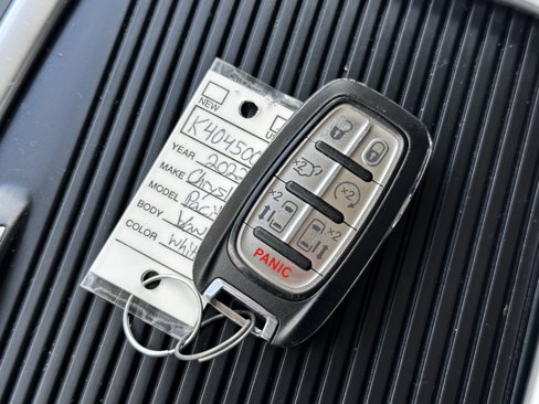 Used 2022 Chrysler Pacifica Touring-L image 38