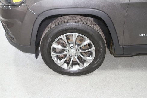 Used 2019 Jeep Cherokee Latitude Plus w/ Cold Weather Group image 13
