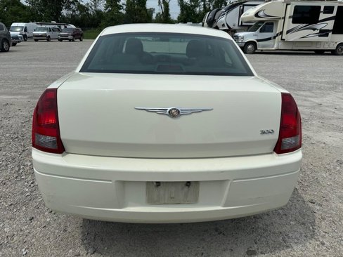 Used 2007 Chrysler 300 image 2