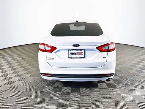 Used 2016 Ford Fusion SE image 8