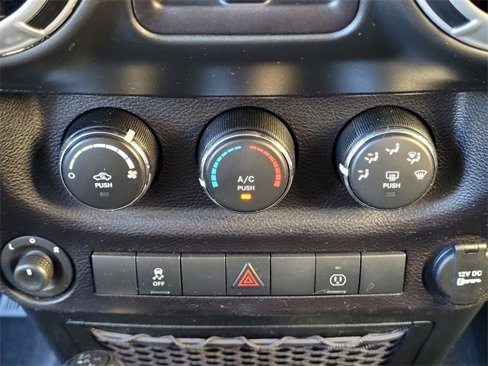 Used 2015 Jeep Wrangler Unlimited Sahara w/ Connectivity Group image 25