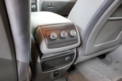 Used 2016 Chevrolet Traverse LT w/ Style and Technology Package image 4