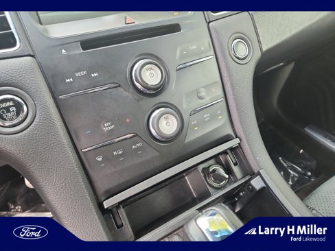 Used 2015 Ford Taurus SHO image 30
