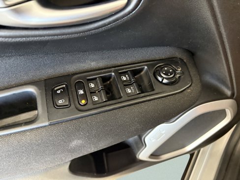 Used 2021 Jeep Renegade Latitude image 24