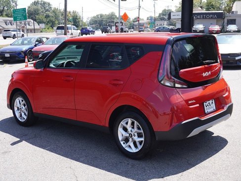 Used 2023 Kia Soul LX w/ LX Technology Package image 8