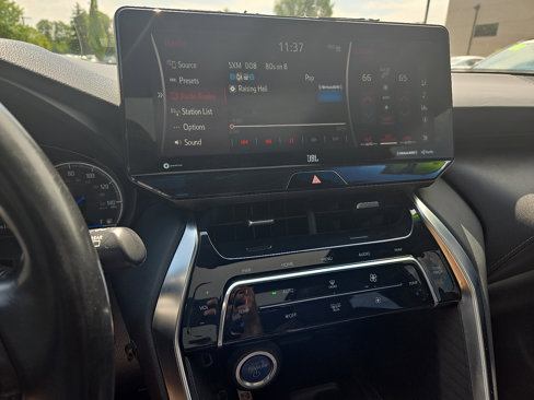 Used 2021 Toyota Venza Limited image 16