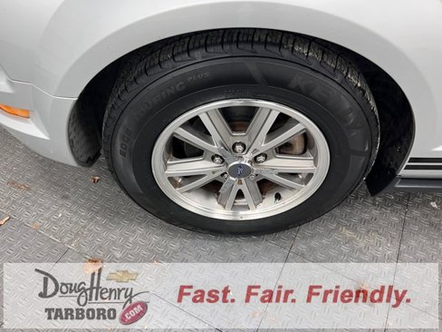 Used 2005 Ford Mustang Convertible image 20