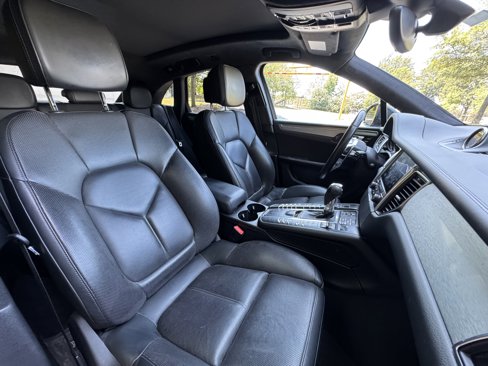 Used 2017 Porsche Macan Turbo image 38