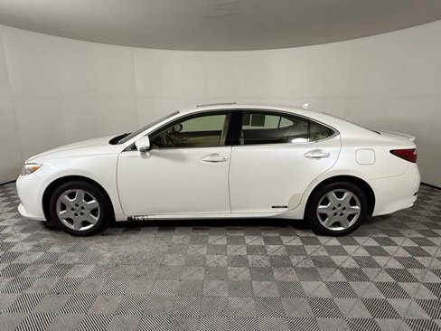 Used 2013 Lexus ES 300h w/ Premium Pkg image 3