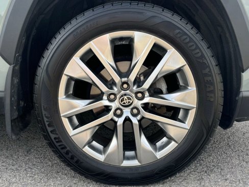 Used 2021 Toyota RAV4 XLE Premium image 13