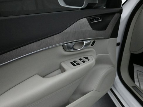 Certified 2024 Volvo XC90 B6 Ultimate w/ Protection Package Premier image 10