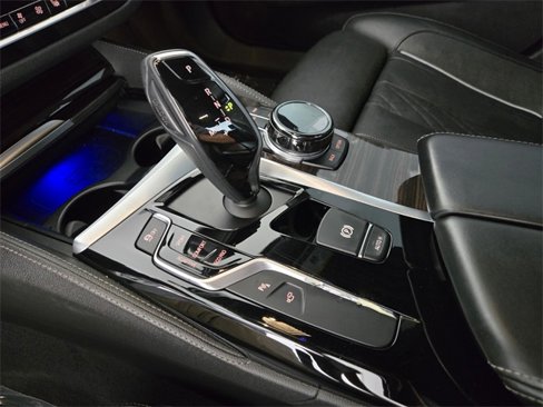 Used 2018 BMW M550i xDrive image 23