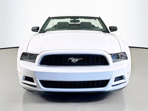 Used 2014 Ford Mustang Convertible image 2