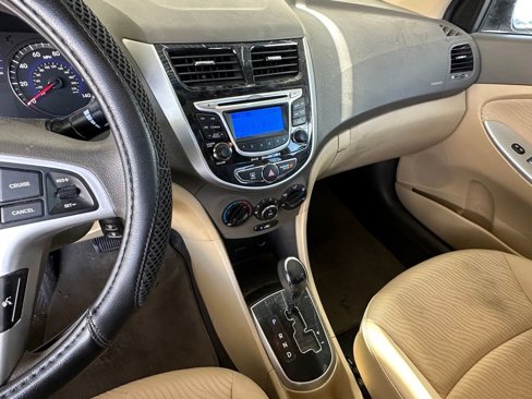 Used 2013 Hyundai Accent GLS w/ Premium Pkg image 16