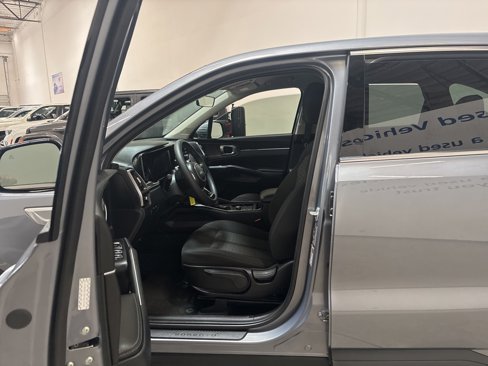 Used 2023 Kia Sorento LX image 10