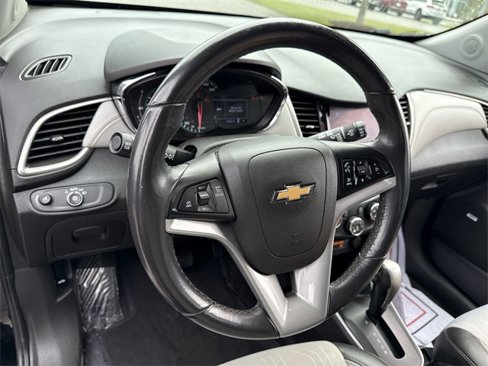 Used 2020 Chevrolet Trax LT w/ Sun & Sound Package image 17