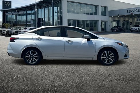 Used 2022 Nissan Versa SV image 3