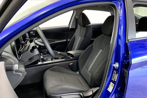 Certified 2025 Hyundai Elantra SE image 24
