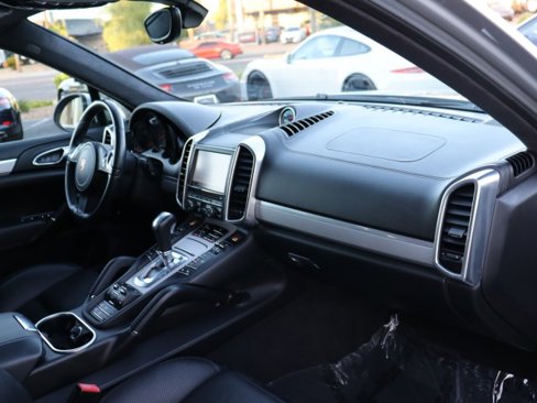 Used 2013 Porsche Cayenne Turbo image 52