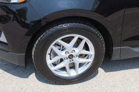 Used 2024 Ford Edge SEL image 7