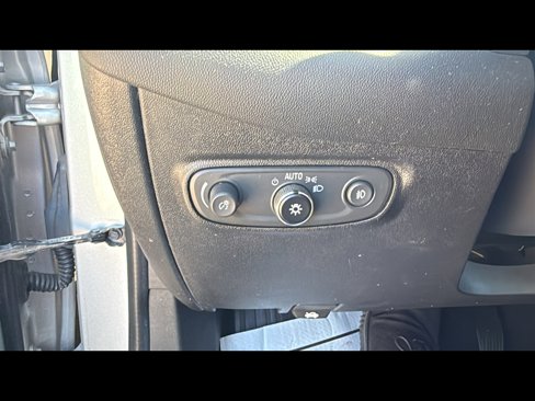 Used 2018 Chevrolet Equinox Premier image 24