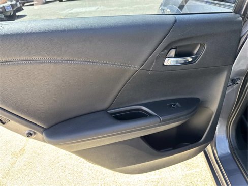 Used 2017 Honda Accord EX image 13