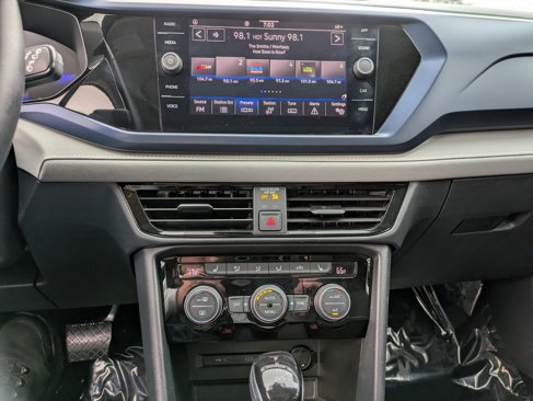 Used 2024 Volkswagen Taos SE w/ Panoramic Sunroof Package image 19