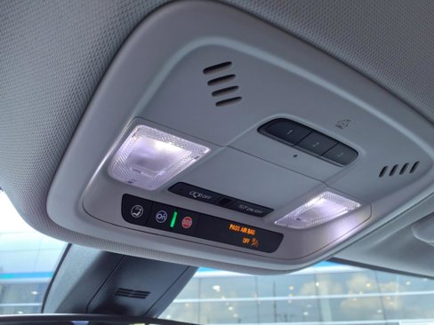 Used 2021 Chevrolet Traverse LT image 21