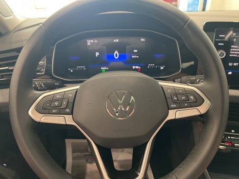 Used 2025 Volkswagen Jetta SE image 24