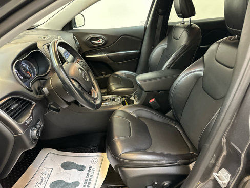 Used 2019 Jeep Cherokee Latitude Plus w/ Cold Weather Group image 4