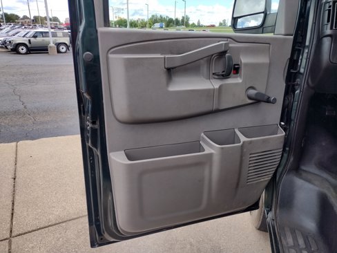 Used 2016 Chevrolet Express 2500 image 17