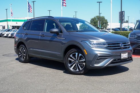 Used 2024 Volkswagen Tiguan S image 2