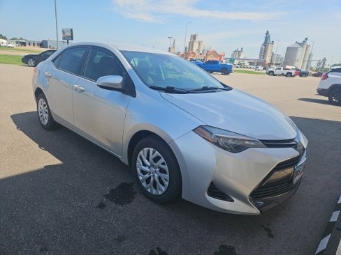 Used 2018 Toyota Corolla LE image 2