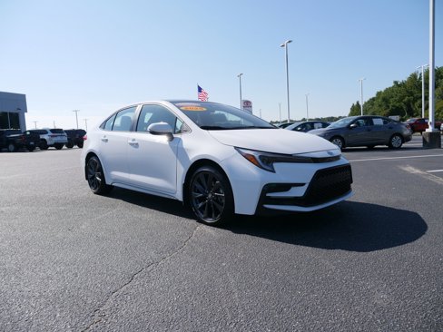 Used 2025 Toyota Corolla SE image 2
