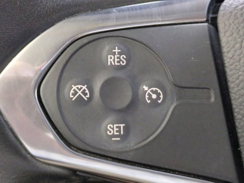 Used 2021 Chevrolet Traverse LT image 23